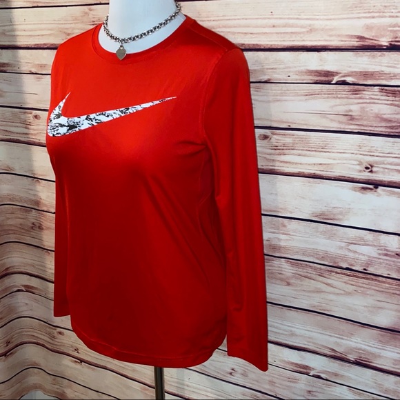 🚫SOLD🚫 Nike Red Dri Fit Long Sleeve Athletic Top - Picture 3 of 7